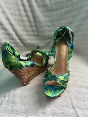 Shoe Dazzle Teal and Lime Tropical Palm Cork Wedge Sandals Size 9.5